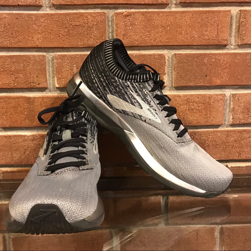 Men’s Brook’s Tennis shoes